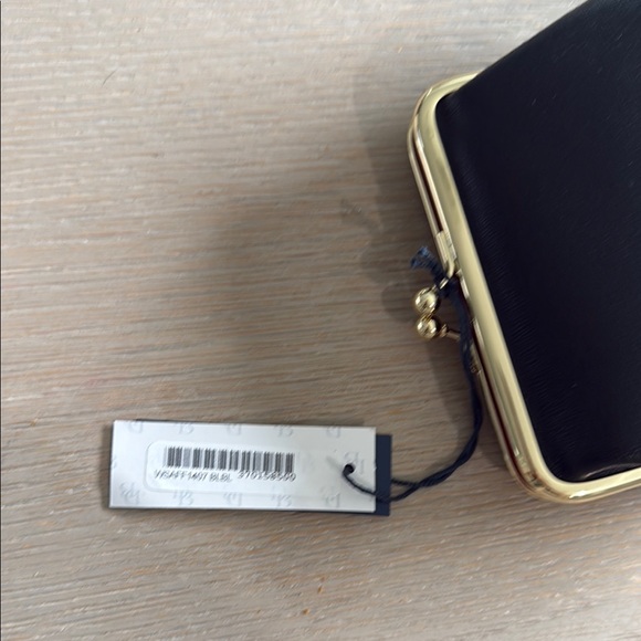 Dooney & Bourke Black Kisslock Coin Purse - Picture 8 of 10